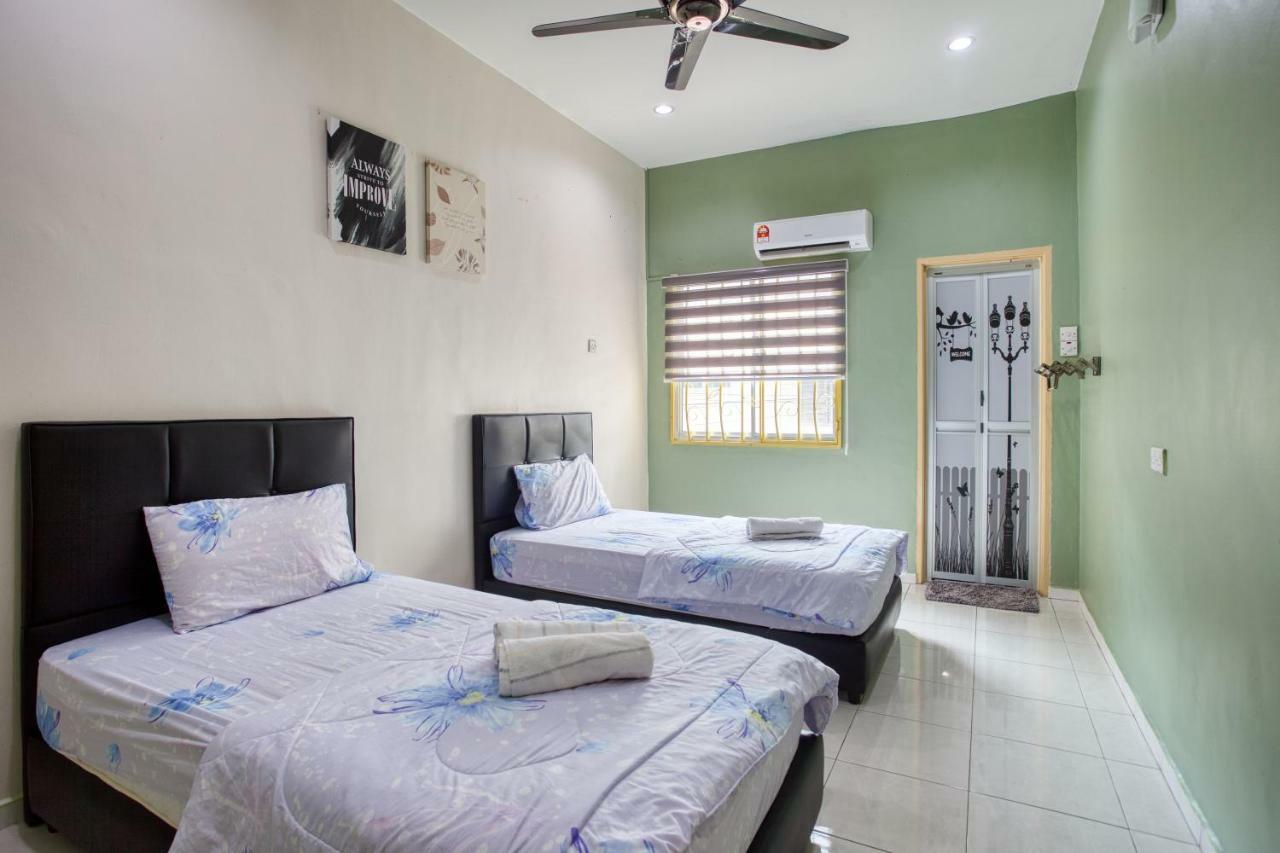 Gunung View Homestay 10 To 12 Pax Near Sunway Tambun Ipoh Exteriér fotografie